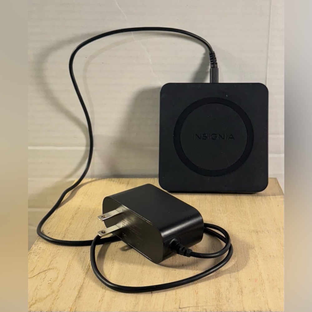 Insignia Wireless Charging Pad For Qi-Compatible Devices 4ft iPhone Samsung GUC